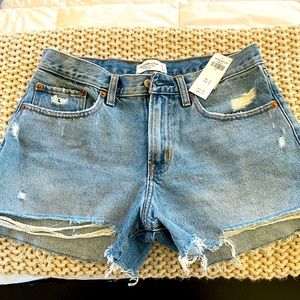 COPY - Abercrombie & Fitch Mid Rise Boyfriend short. Brand new with tags! Size …